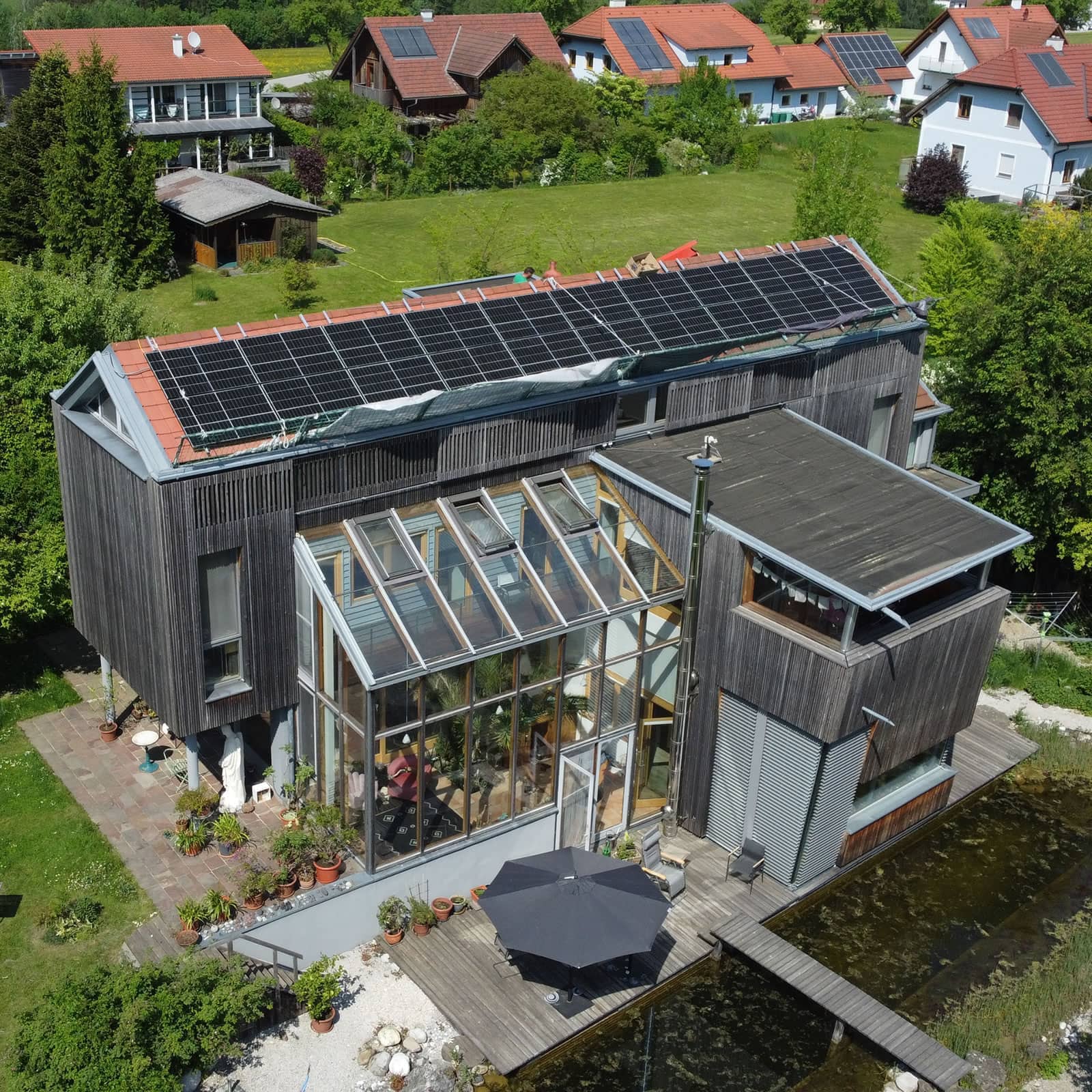 Photovoltaikanlage auf Dach von Einfamilienhaus
