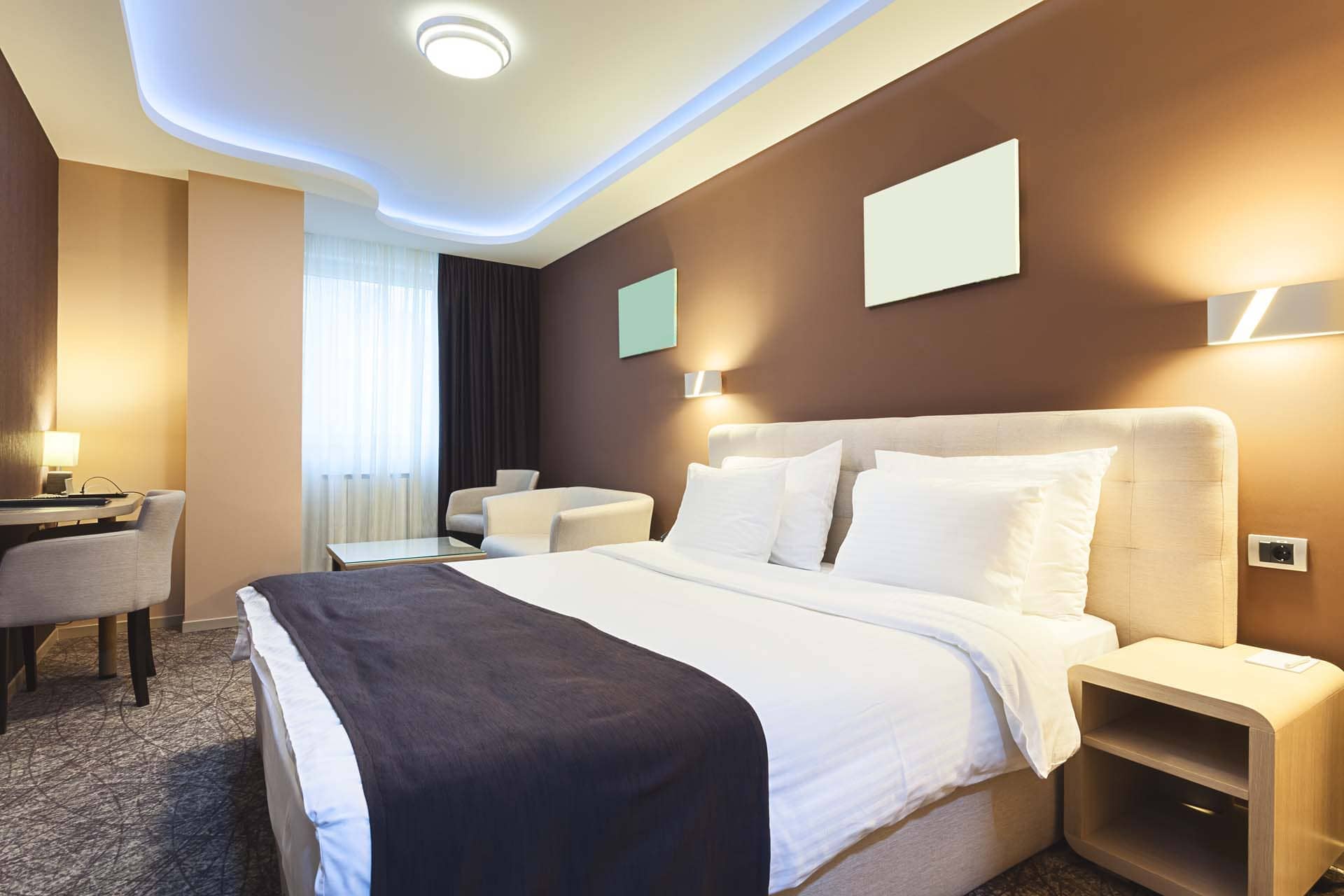 Hotelzimmer mit Smart Home Lösung von Loxone
